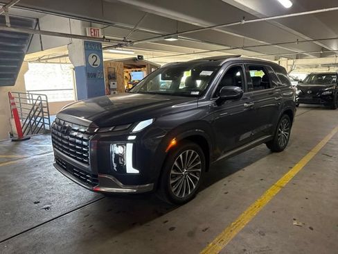 Used 2025 Hyundai Palisade Calligraphy FWD image 1