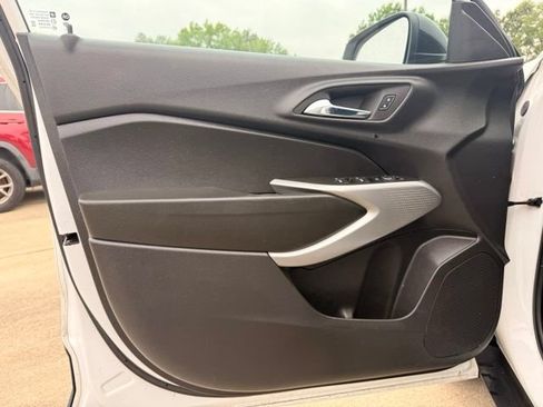 Used 2024 Chevrolet Trax RS FWD image 11