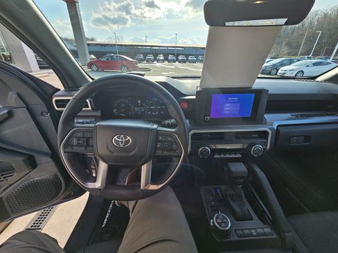 Certified 2024 Toyota Tacoma TRD Off-Road image 17