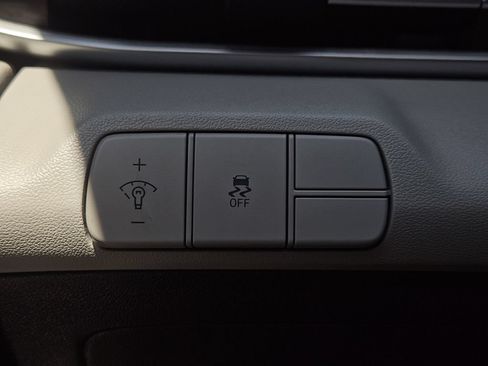 Used 2025 Hyundai Elantra Limited FWD image 22
