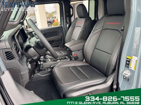 Used 2025 Jeep Gladiator Rubicon w/ Convenience Group image 10