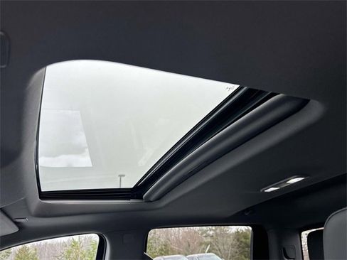 Used 2022 Chevrolet Silverado 1500 LTZ w/ LTZ Premium Package image 32