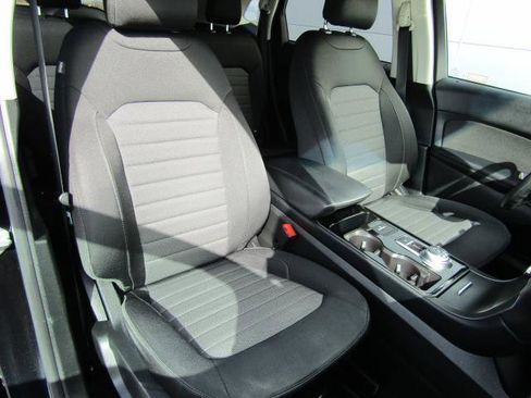 Used 2019 Ford Edge SE w/ SE Fleet Driver's Package image 8