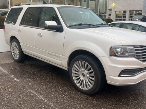 Used 2016 Lincoln Navigator Select image 2