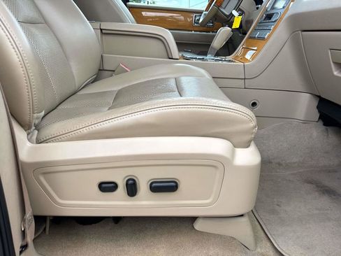 Used 2010 Lincoln Navigator 2WD image 12