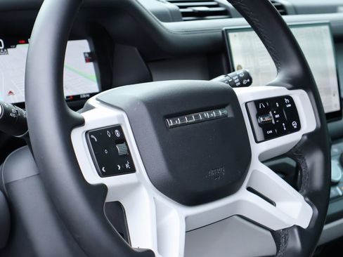 Used 2025 Land Rover Defender 110 X-Dynamic SE image 20
