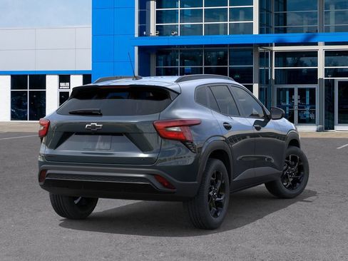 New 2026 Chevrolet Trax LT w/ Midnight Edition FWD image 4