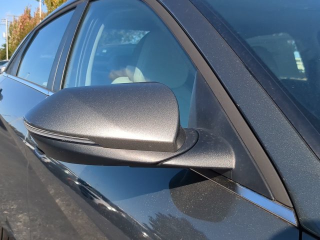 Used 2025 Hyundai Elantra Limited FWD image 11