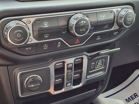 Used 2023 Jeep Gladiator Sport image 7