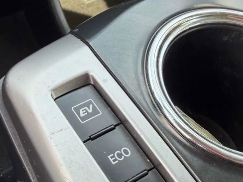 Used 2016 Toyota Prius V Two image 23