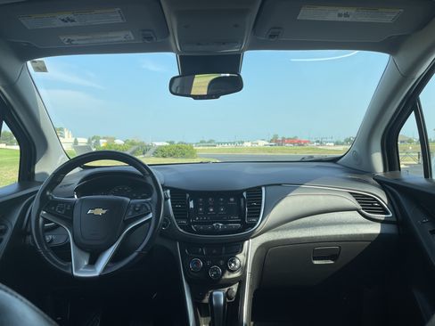 Used 2019 Chevrolet Trax LT w/ LT Convenience Package FWD image 17