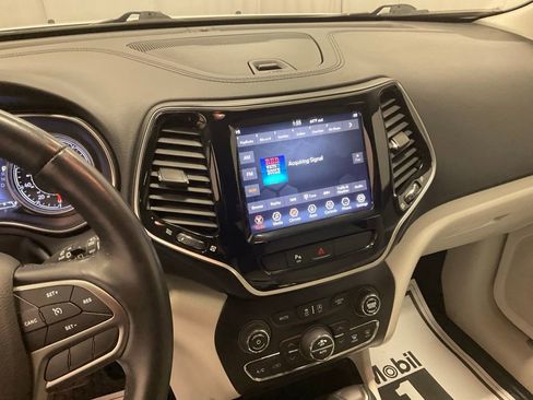 Used 2019 Jeep Cherokee Limited w/ Trailer Tow Group image 21