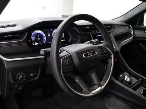 Used 2024 Jeep Grand Cherokee Altitude AWD/4WD image 18