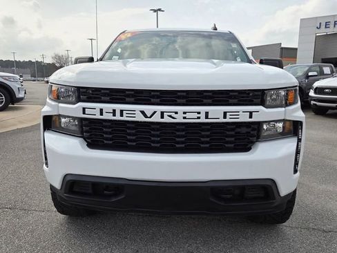 Used 2019 Chevrolet Silverado 1500 Custom w/ Custom Value Package image 2