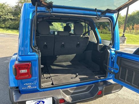 Used 2024 Jeep Wrangler Unlimited Sahara AWD/4WD image 15