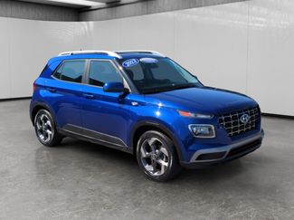 Used 2023 Hyundai Venue SEL FWD video 1