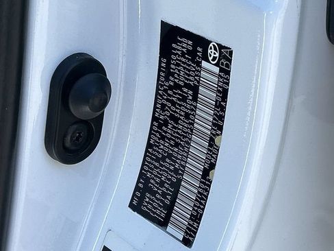 Used 2016 Toyota Corolla LE FWD image 31