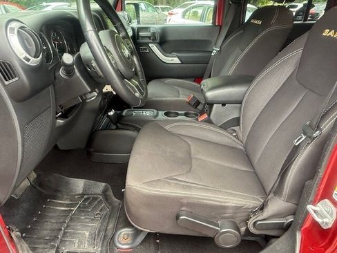 Used 2013 Jeep Wrangler Unlimited Sahara w/ Connectivity Group image 9