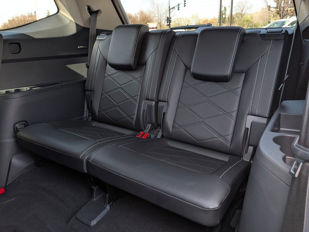 Used 2025 Volkswagen Atlas SE AWD/4WD image 31