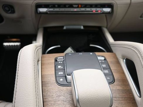 Used 2023 Mercedes-Benz GLS 450 4MATIC image 13