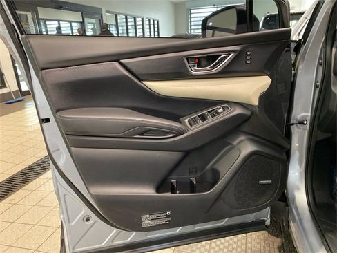 Used 2022 Subaru Ascent Limited w/ Technology Package image 9