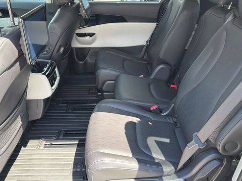 Used 2022 Kia Carnival SX FWD image 18