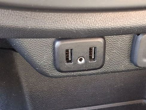 Used 2020 Chevrolet Traverse LT image 27