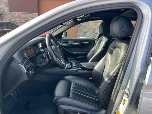Used 2019 BMW 530i xDrive w/ Convenience Package image 9