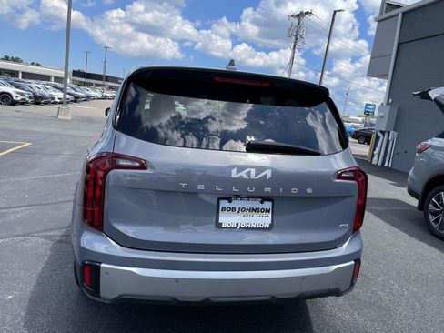 Used 2023 Kia Telluride LX AWD/4WD image 6