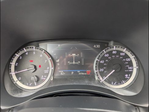 Used 2024 Toyota Highlander XLE AWD/4WD image 19