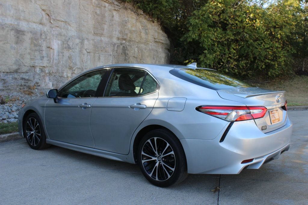 Used 2019 Toyota Camry SE w/ Convenience Package FWD image 8