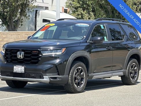 Certified 2025 Honda Pilot TrailSport image 8