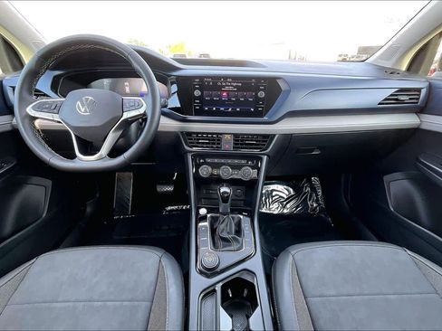 Used 2024 Volkswagen Taos SE image 14