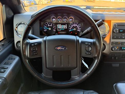 Used 2012 Ford F250 Lariat w/ Lariat Interior Pkg image 19