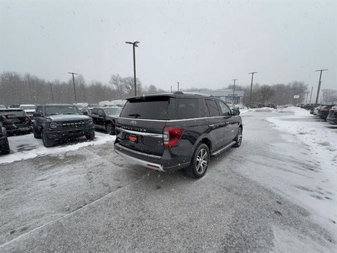 Used 2024 Ford Expedition Limited image 6