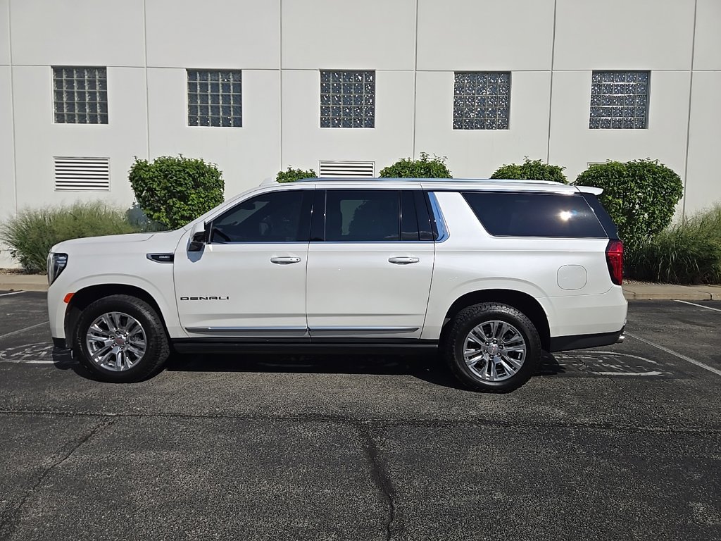 Used 2023 GMC Yukon XL Denali AWD/4WD image 5