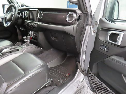 Used 2021 Jeep Wrangler Unlimited Sahara image 28