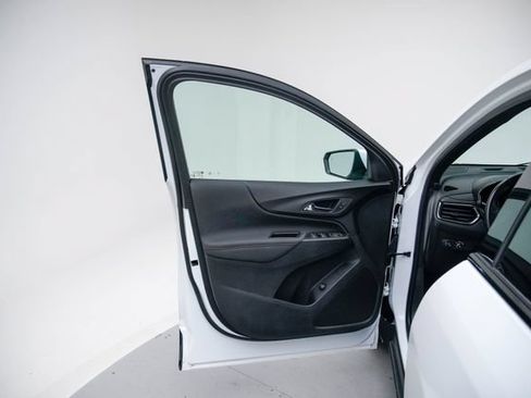 Used 2022 Chevrolet Equinox RS FWD image 22