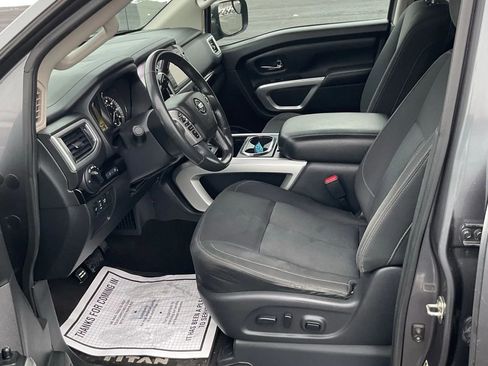 Used 2017 Nissan Titan SV image 24