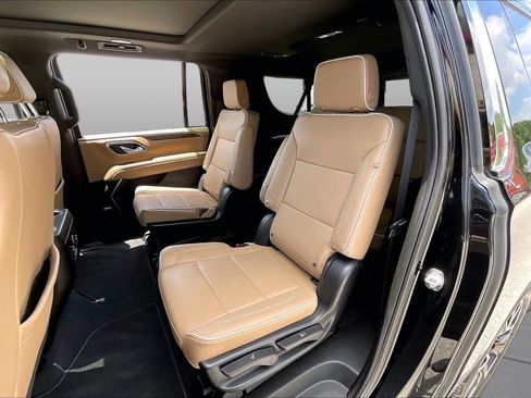 Used 2023 Chevrolet Suburban Premier AWD/4WD image 20