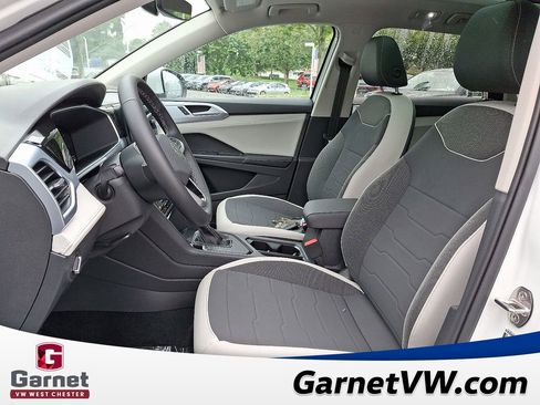 New 2025 Volkswagen Taos SE image 9