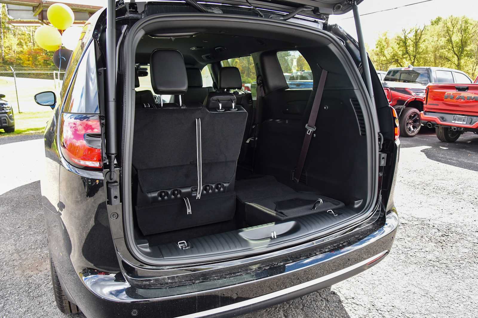 New 2027 Chrysler Pacifica Select w/ Family Tech Group AWD/4WD image 13
