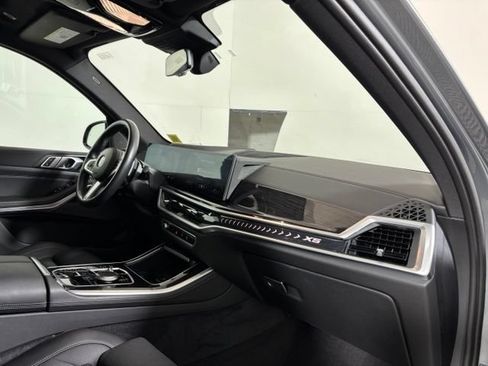 Used 2024 BMW X5 xDrive40i w/ M Sport Package AWD/4WD image 22