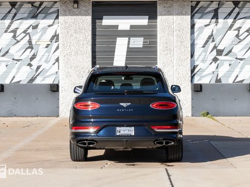 Used 2022 Bentley Bentayga image 14