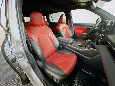 Used 2024 Toyota Highlander XSE image 28