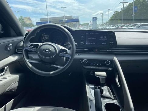Used 2023 Hyundai Elantra SEL FWD image 13
