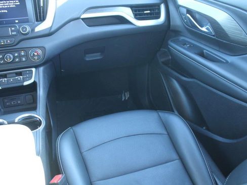 Certified 2024 GMC Terrain SLT image 17