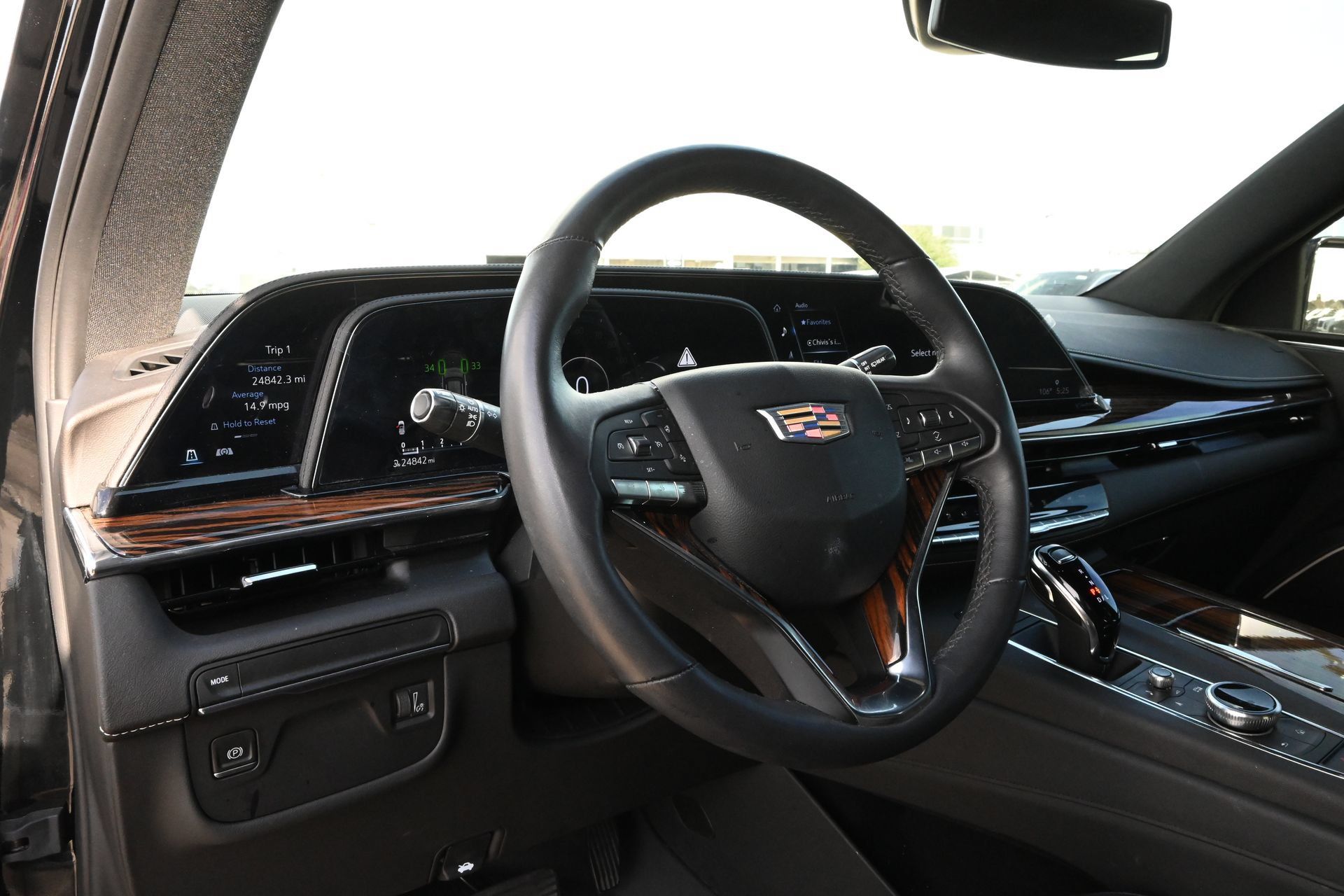 Used 2024 Cadillac Escalade Luxury RWD image 18