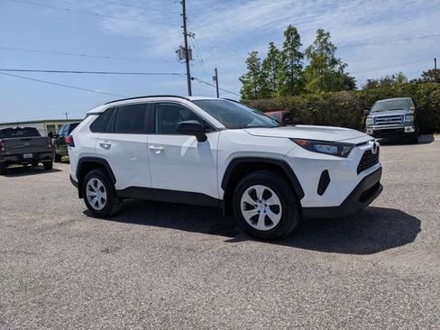 Used 2021 Toyota RAV4 LE AWD/4WD image 2