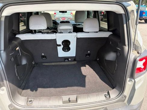 Used 2022 Jeep Renegade Latitude w/ Convenience Group AWD/4WD image 14